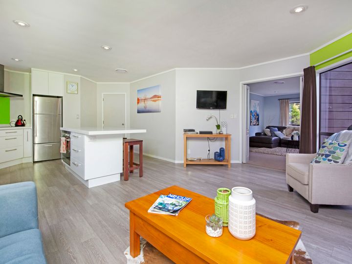 8 Billabong Place, Botany Downs, Auckland - Carousel 6