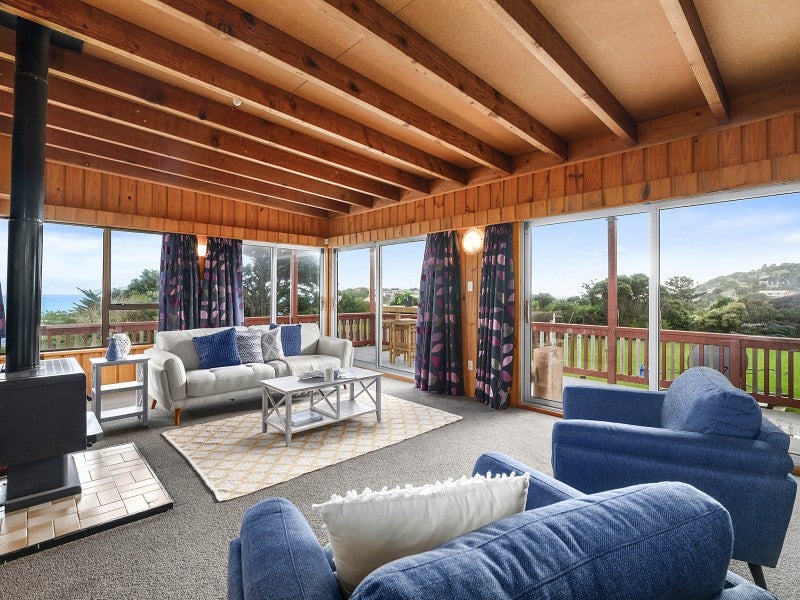 4 Park Avenue, Titahi Bay, Porirua - Carousel 2