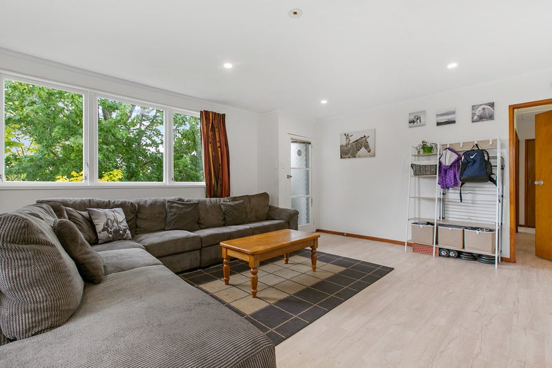 25 Arlette Place, Massey, Auckland - Carousel 1