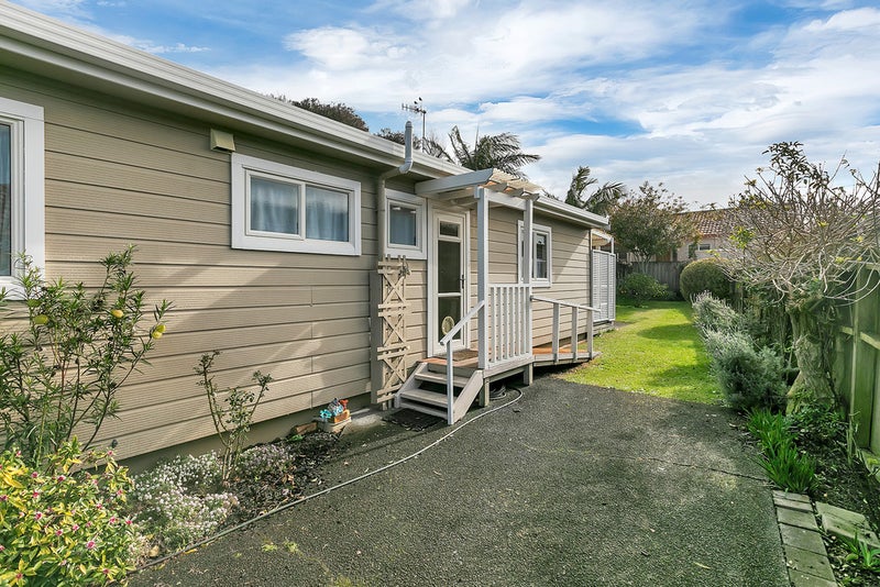 2/218 Sunnynook Road, Tōtara Vale, Auckland - Carousel 2