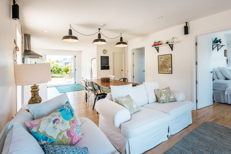 18 Tahatai Road, Oneroa, Waiheke Island - Carousel 2