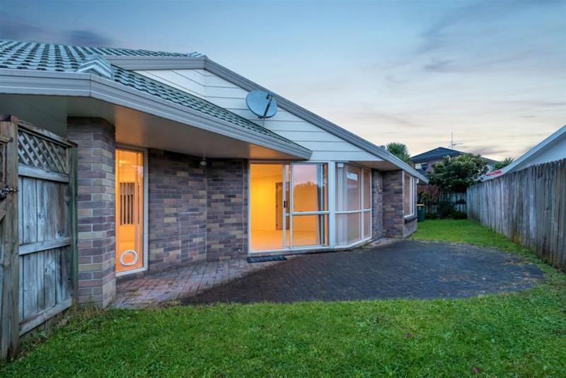 2/44 Millhouse Drive, Northpark, Auckland - Carousel 2