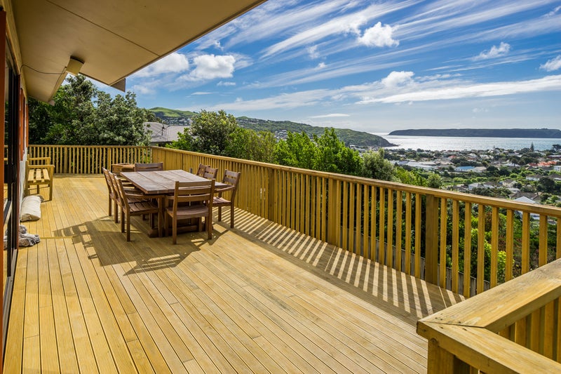 37 Spur Grove, Titahi Bay, Porirua - Carousel 1