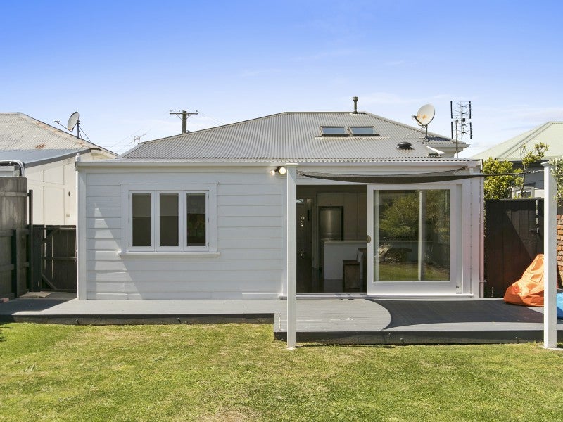 15 Beach Street, Petone, Lower Hutt - Carousel 15