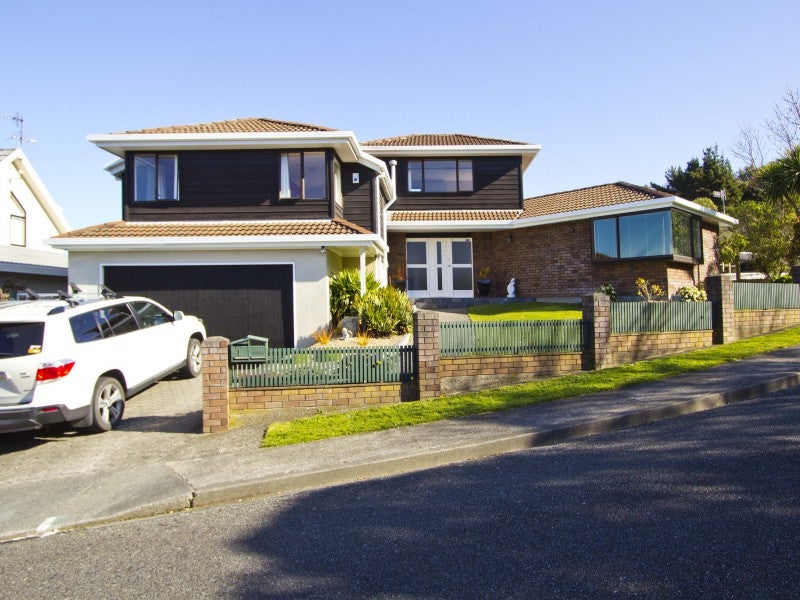 1 George Gee Drive, Korokoro, Lower Hutt - Carousel 1