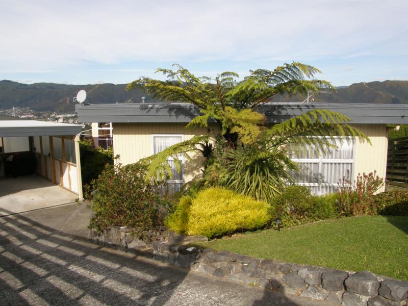 8 Fantail Grove, Belmont, Lower Hutt - Carousel 2