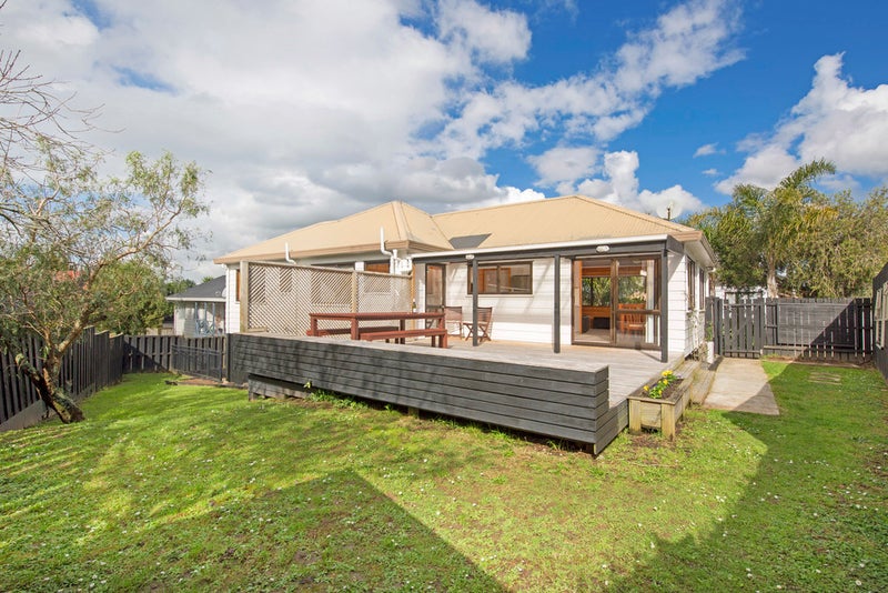1/134 Bradbury Road, Botany Downs, Auckland - Carousel 2