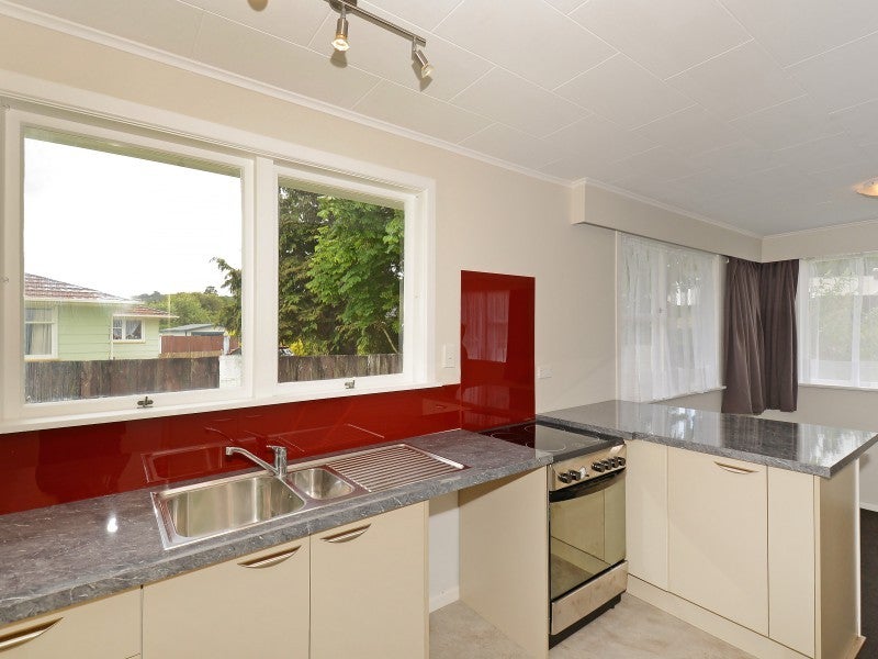 9 Ponderosa Grove, Maoribank, Upper Hutt - Carousel 2