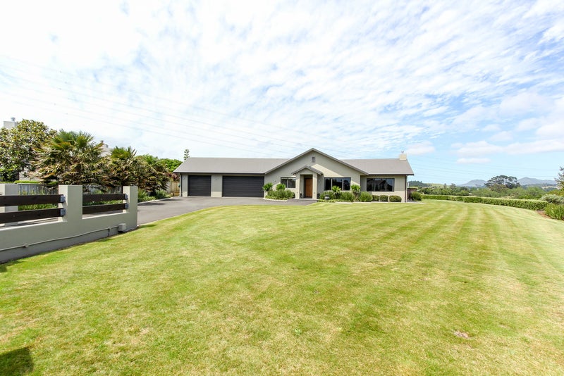 64 Shelter Grove, Frankleigh Park, New Plymouth - Carousel 1