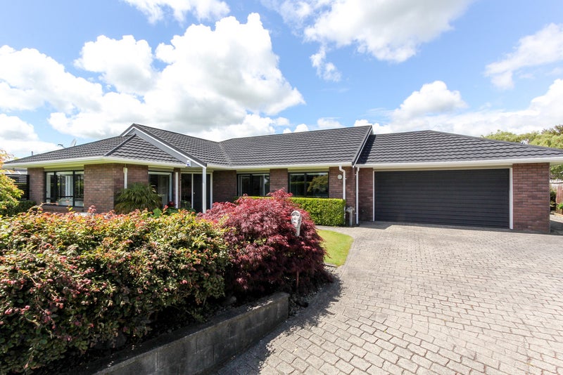 5 Larsen Place, Merrilands, New Plymouth - Carousel 2
