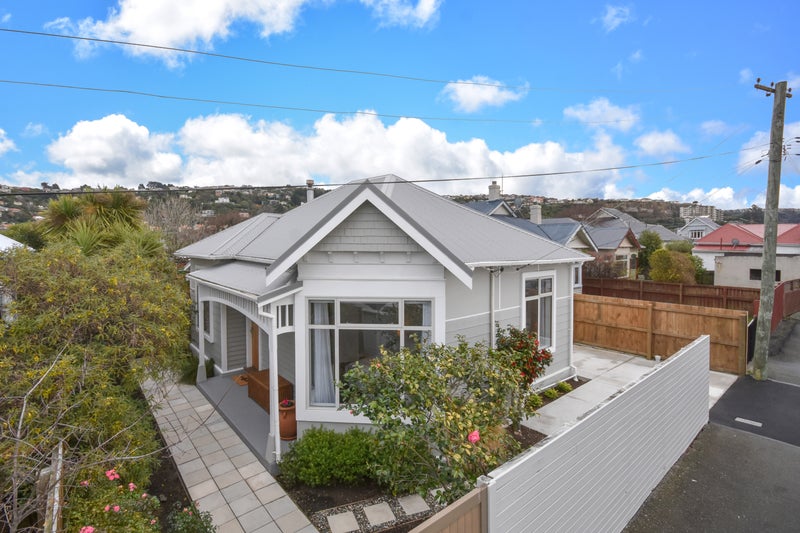110 Hargest Crescent, Saint Clair, Dunedin - Carousel 1