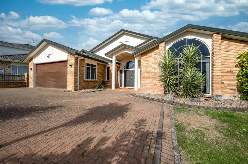 17 Westerham Drive, Dannemora, Auckland - Carousel 1