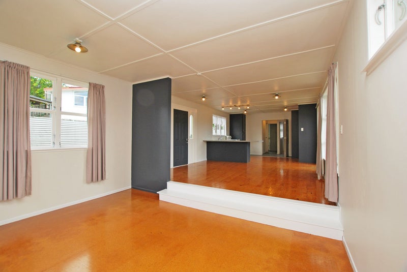 5 Caronia Crescent, Lynfield, Auckland - Carousel 2