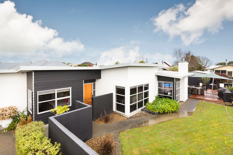 6 Rodeo Drive, Kelvin Grove, Palmerston North - Carousel 1