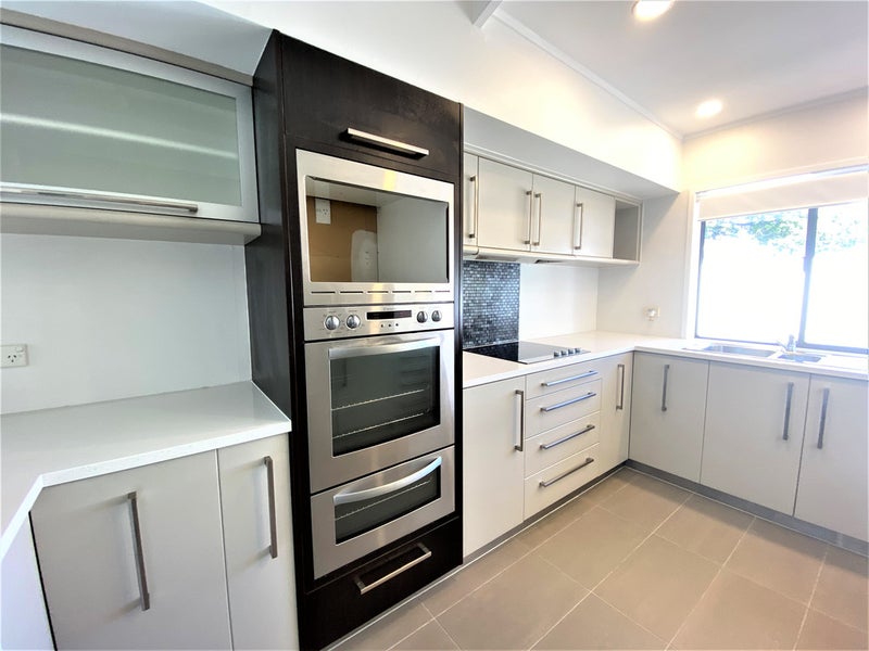 2/33 Vivian Wilson Drive, Eastern Beach, Auckland - Carousel 1