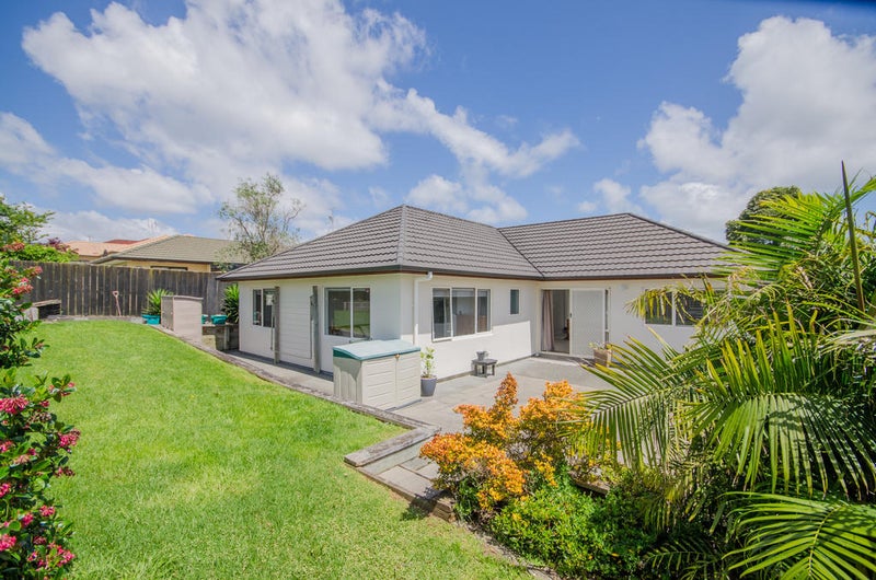 12 Pyrite Street, Westgate, Auckland - Carousel 2