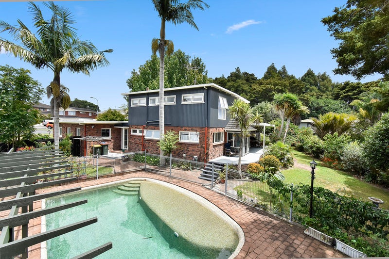 11 Iorangi Place, Hillpark, Auckland - Carousel 1