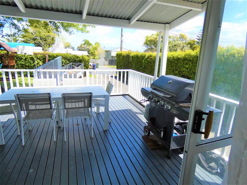 1/12 Drome View Place, Beach Haven, Auckland - Carousel 1