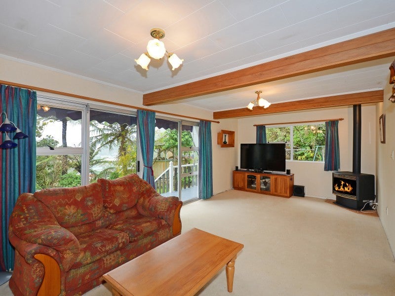 7 Volkner Grove, Waterloo, Lower Hutt - Carousel 2