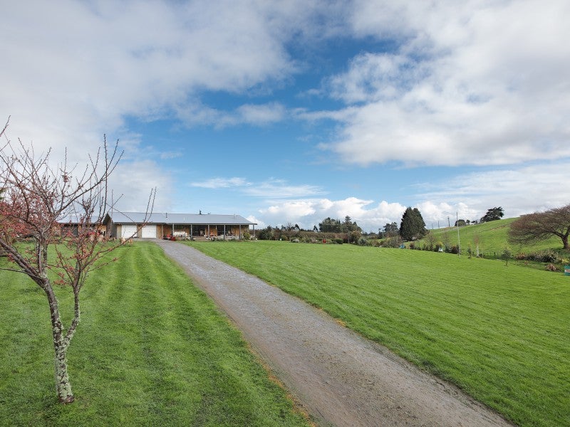 11 Lind Street, Kimbolton, Feilding - Carousel 1