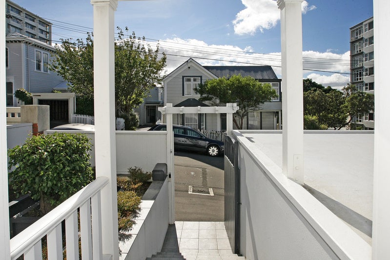 5 Newman Terrace, Thorndon, Wellington - Carousel 2