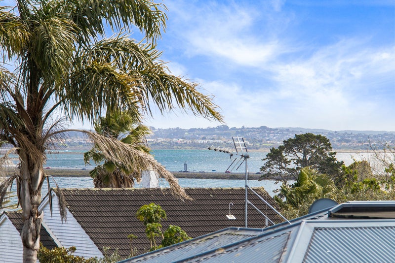 17 Hadfield Avenue, Waterview, Auckland - Carousel 13