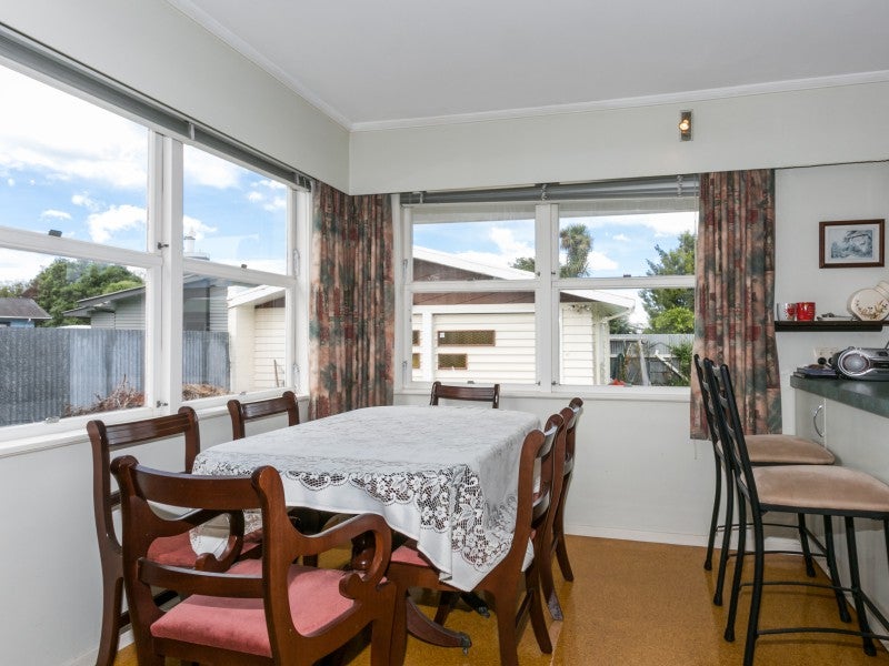 8 Barnett Place, Pirimai, Napier - Carousel 2