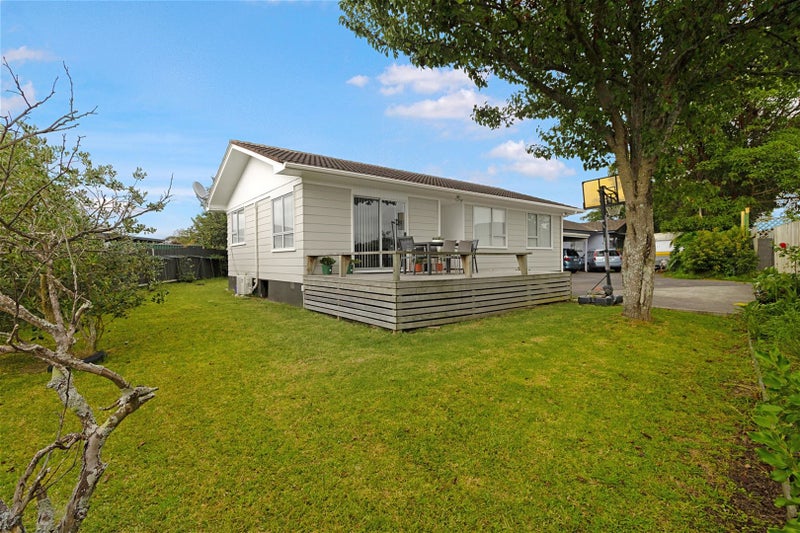 1/8 Iota Place, Clover Park, Auckland - Carousel 2