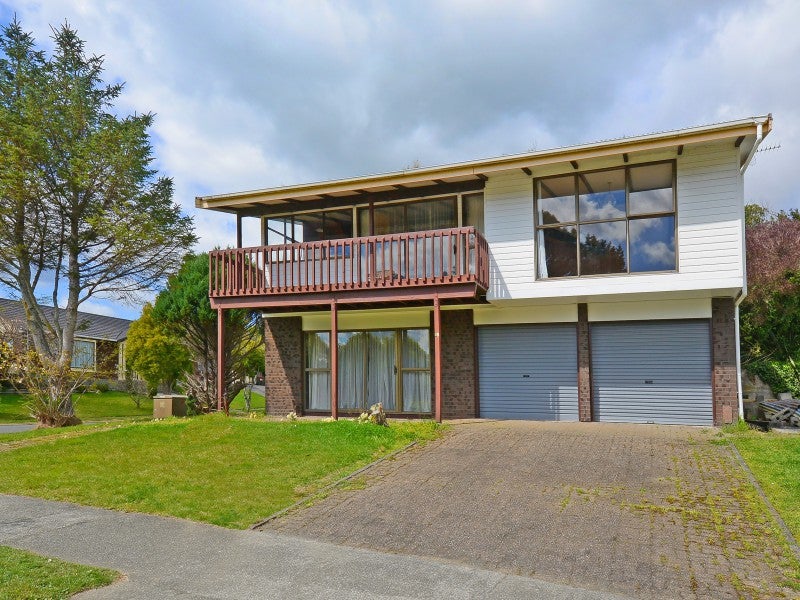 20 King Charles Drive, Kingsley Heights, Upper Hutt - Carousel 1