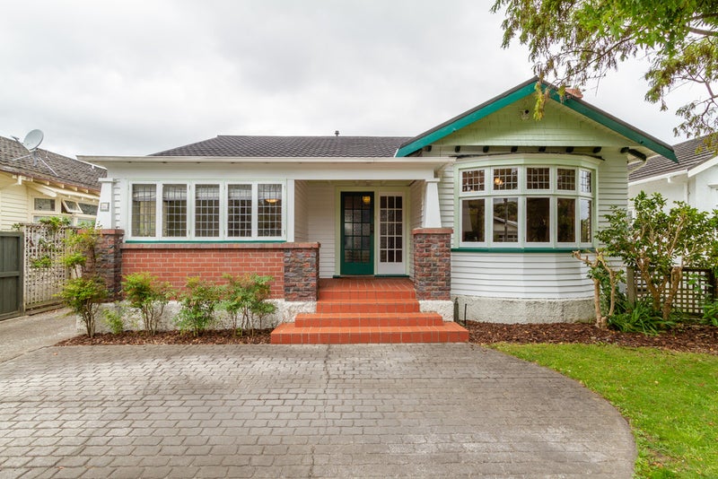 16 St Albans Grove, Woburn, Lower Hutt - Carousel 1