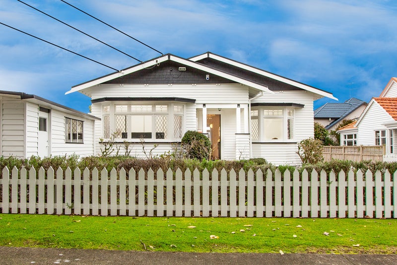 8 Peet Avenue, Royal Oak, Auckland - Carousel 1