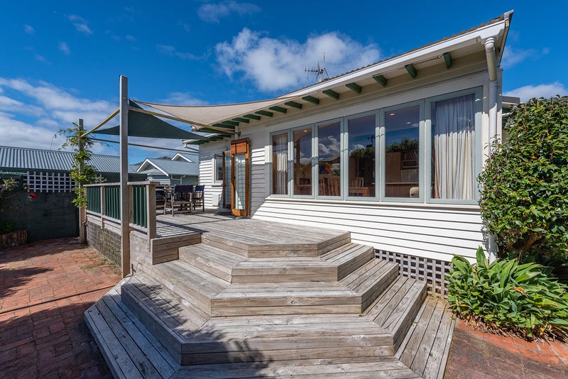 22 Scapa Terrace, Karori, Wellington - Carousel 1