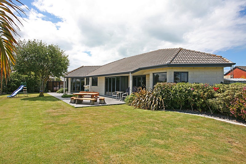 37 Eastwood Rise, Waimairi Beach, Christchurch - Carousel 1