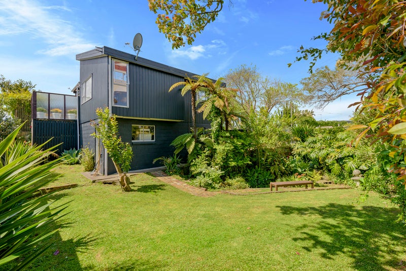 33 Riverview Road, Panmure, Auckland - Carousel 2