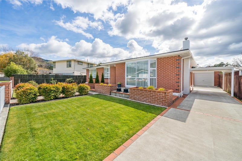 4 Burns Grove, Trentham, Upper Hutt - Carousel 2