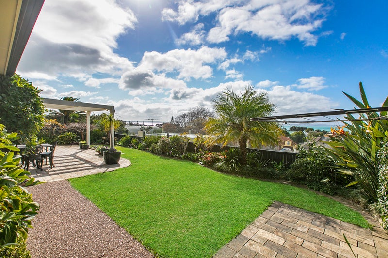 1/15 Malloy Place, Eastern Beach, Auckland - Carousel 1