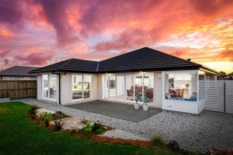 10 Clegg Street, Woodend, Woodend - Carousel 1