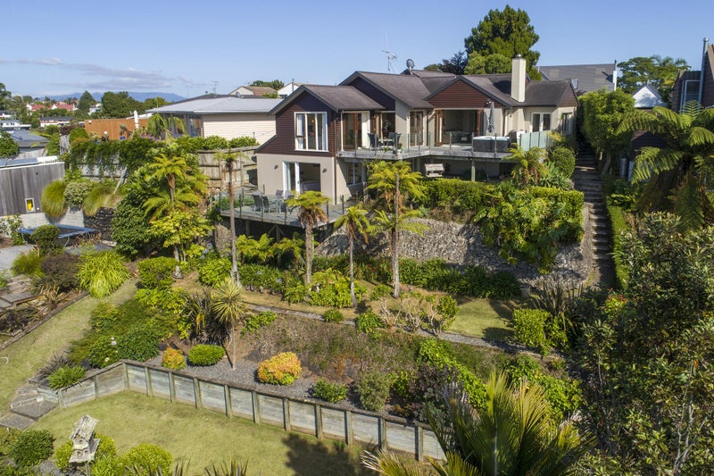 17 Stratford Place, Otumoetai, Tauranga - Carousel 1
