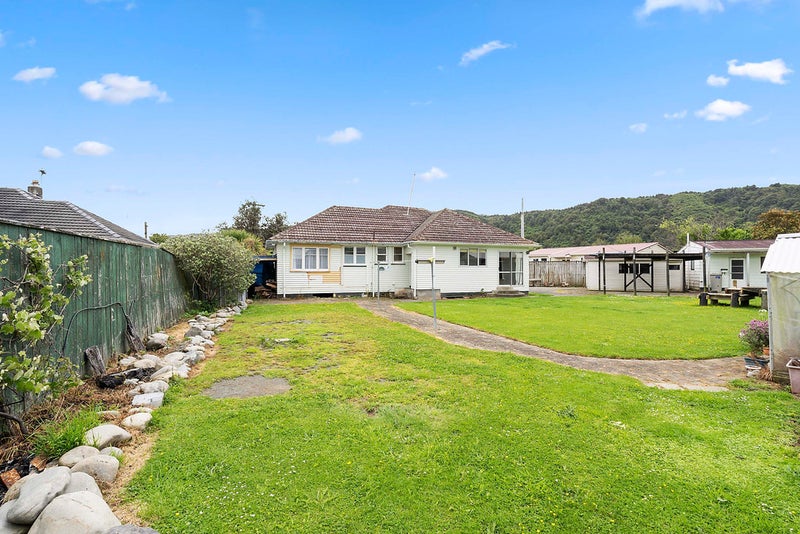 17 Hector Grove, Trentham, Upper Hutt - Carousel 1