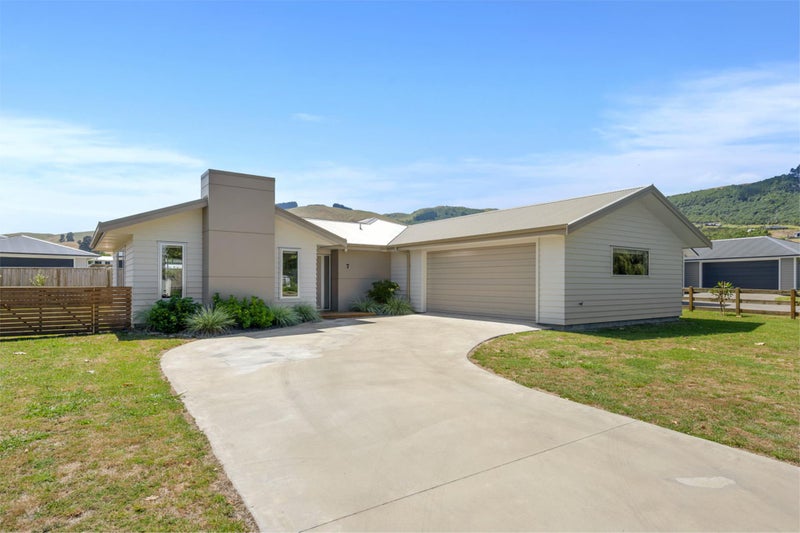 7 Rogers Place, Kinloch, Taupō - Carousel 1