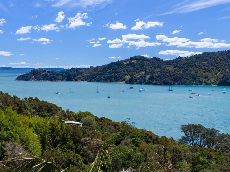 64 Makora Avenue, Oneroa, Waiheke Island - Carousel 2