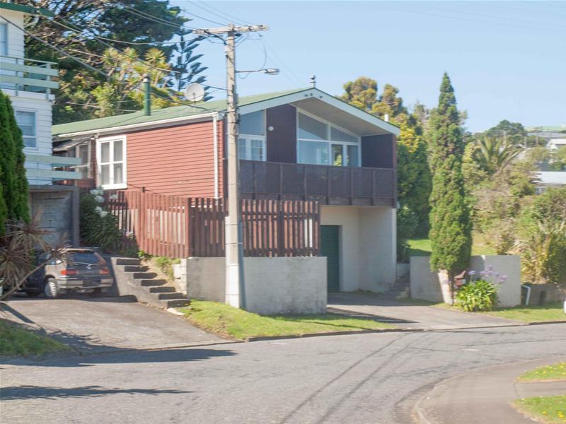 6 Longcroft Terrace, Newlands, Wellington - Carousel 16