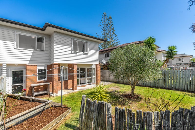 16 Roy Douglas Place, Favona, Auckland - Carousel 2