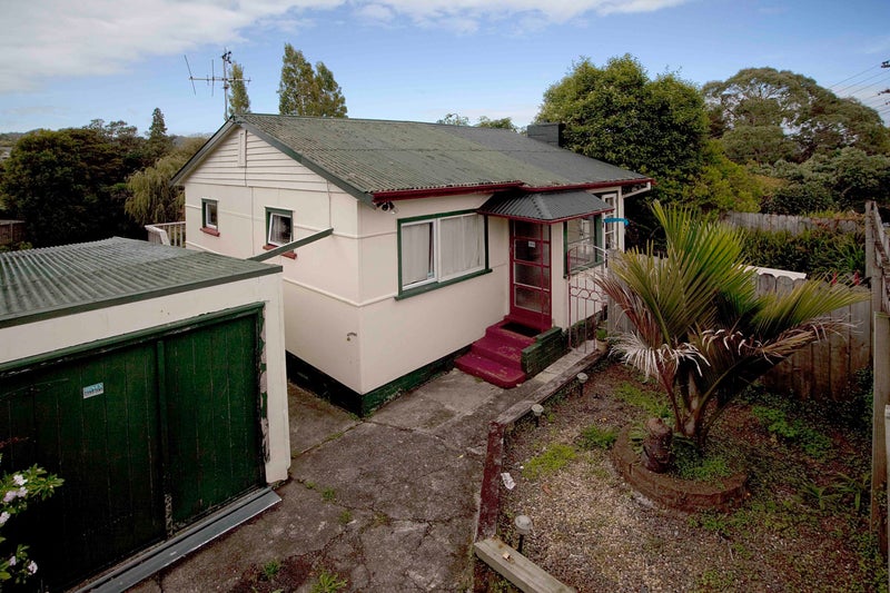 16 Atkinson Road, Titirangi, Auckland - Carousel 1