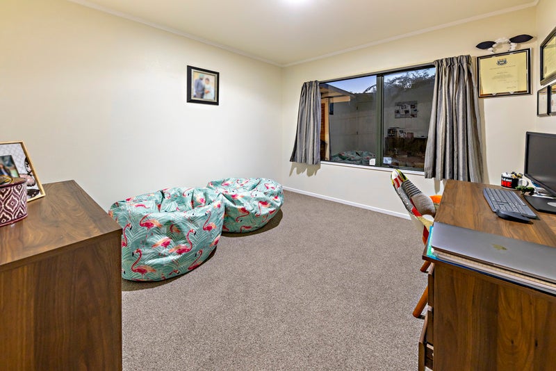 16 Skelton Avenue, Randwick Park, Auckland - Carousel 13