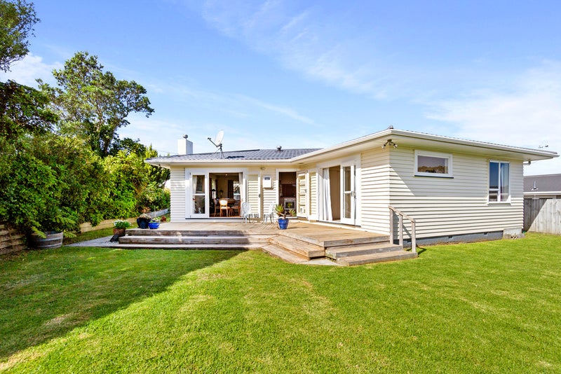 47 Cotswold Crescent, Newlands, Wellington - Carousel 1