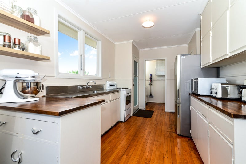 12 Rhonda Avenue, Deanwell, Hamilton - Carousel 2