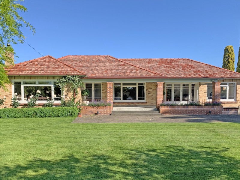 2 Corwen Place, Mayfair, Hastings - Carousel 1