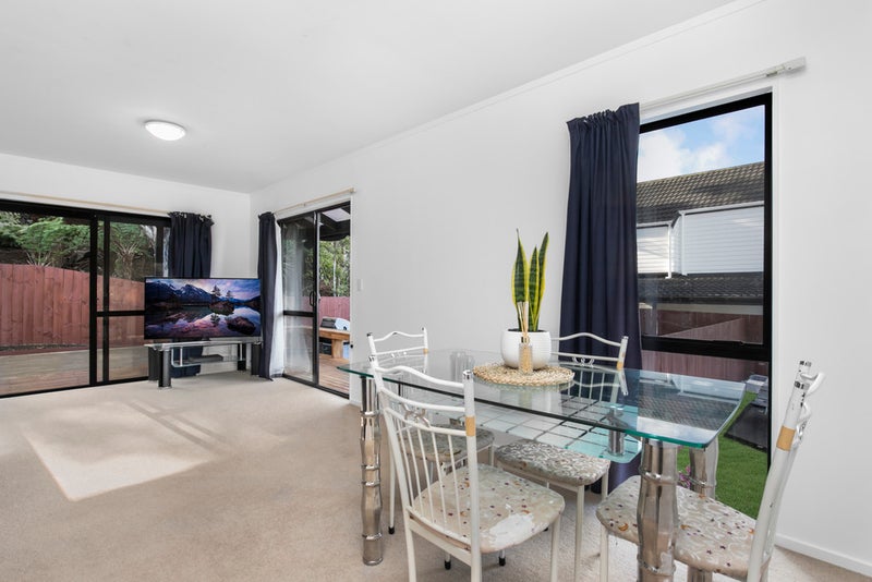2/9 Heathglen Place, Bayview, Auckland - Carousel 2