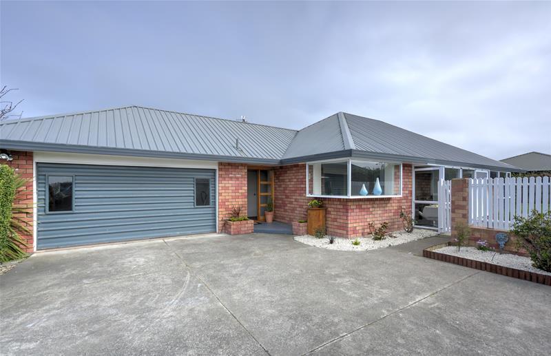 15 Giles Place, Shirley, Christchurch - Carousel 2